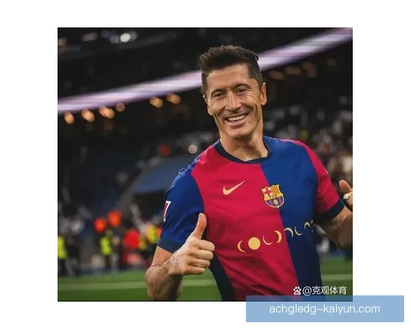 莱万多夫斯基与拉菲尼亚搭档表现稳健，期待后续赛事更佳发挥